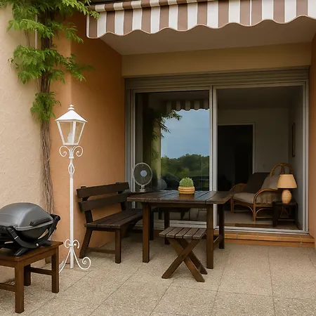 Apartment For 4 With Garden Near